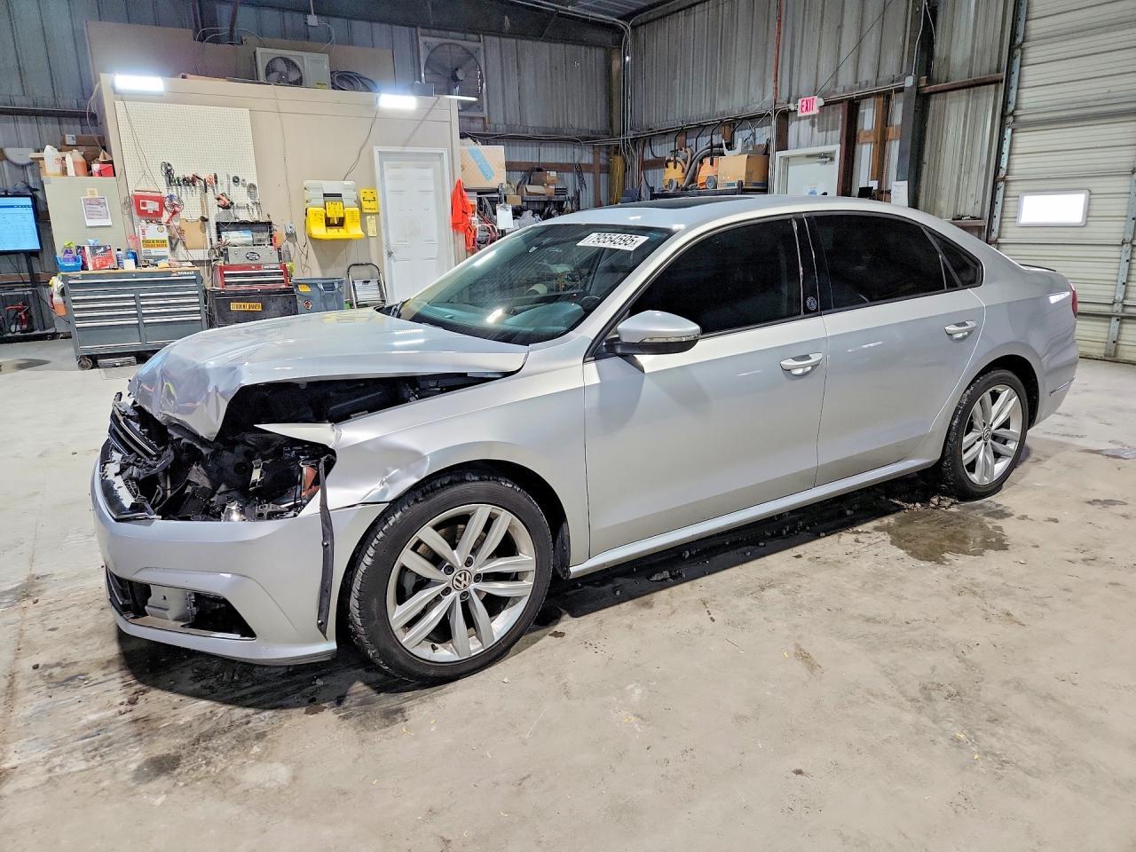 2019 Volkswagen Passat Wolfsburg - zdjęcie główne