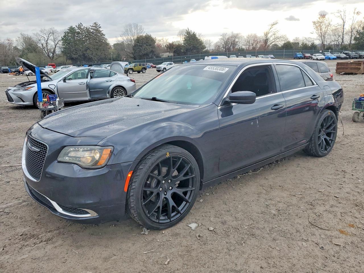 2017 Chrysler 300 Limited - zdjęcie główne