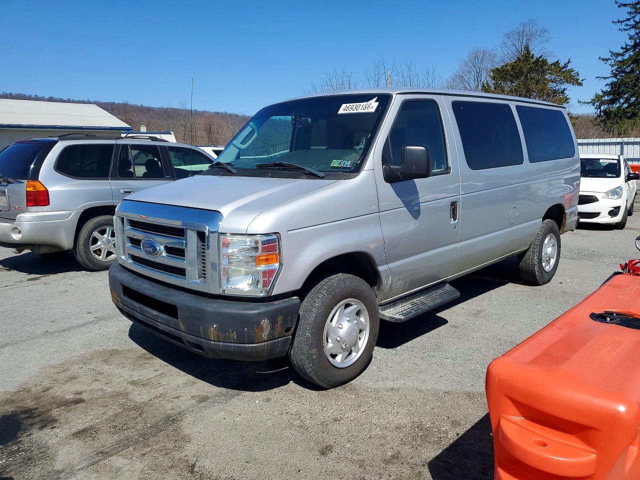 2013 Ford Econoline E350 Super Duty Wagon - zdjęcie główne