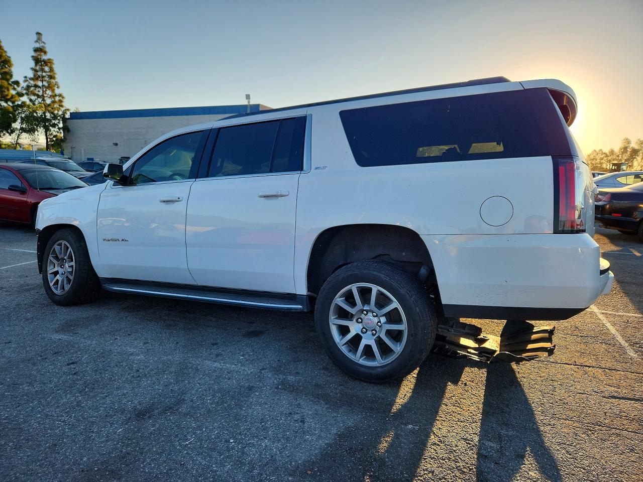 2019 GMC Yukon Xl K1500 Slt - zdjęcie 2