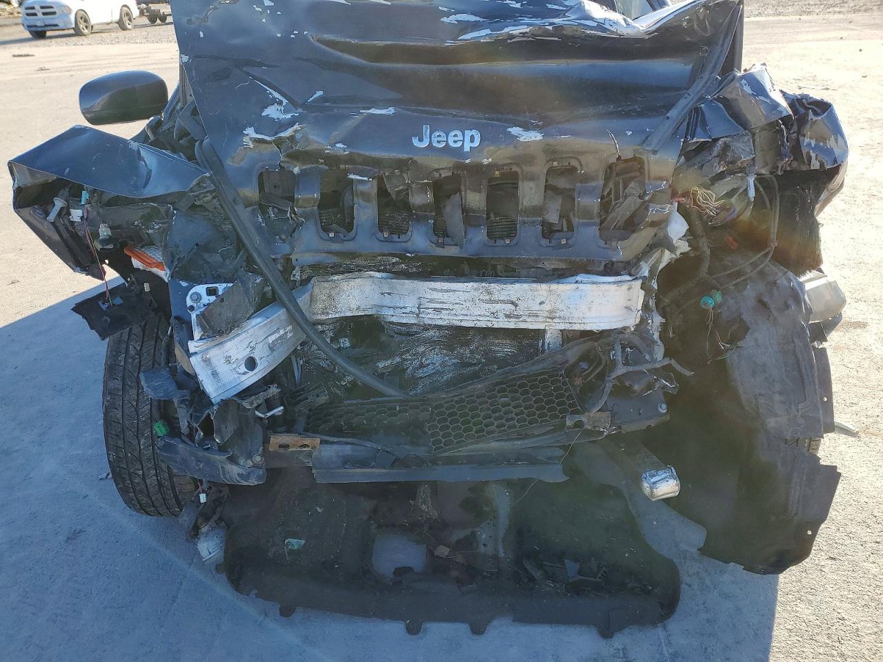 2016 Jeep Cherokee Latitude - zdjęcie 11