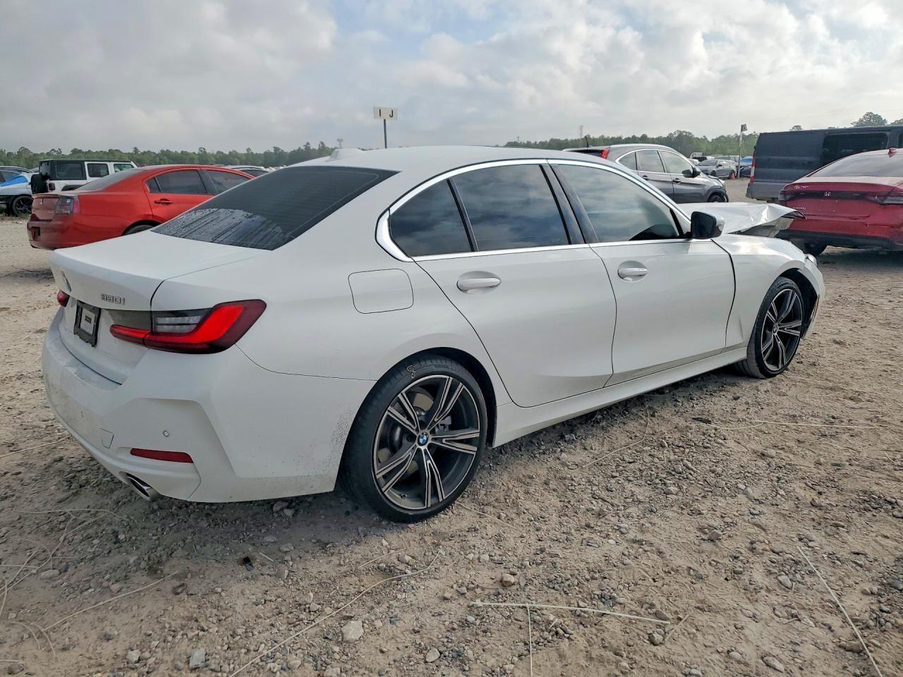 2024 BMW 330I - zdjęcie 3