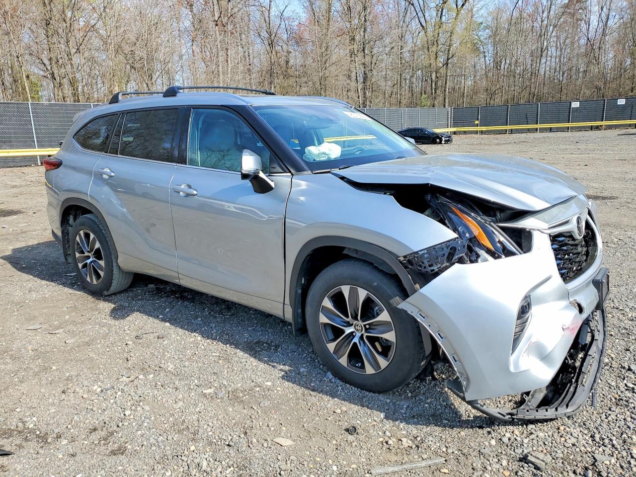 2021 Toyota Highlander Xle - zdjęcie 4