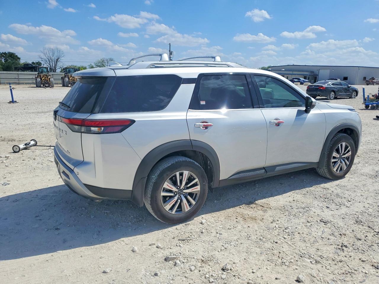 2025 Nissan Pathfinder Sl - zdjęcie 3