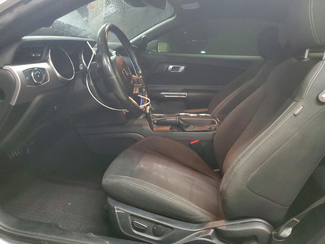 2020 Ford Mustang - zdjęcie 7