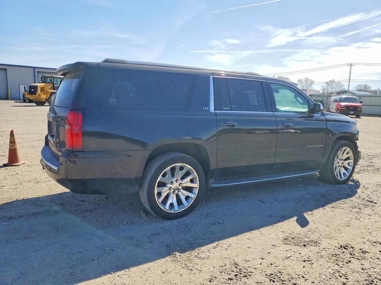 2016 Chevrolet Suburban K1500 Ltz - zdjęcie 3