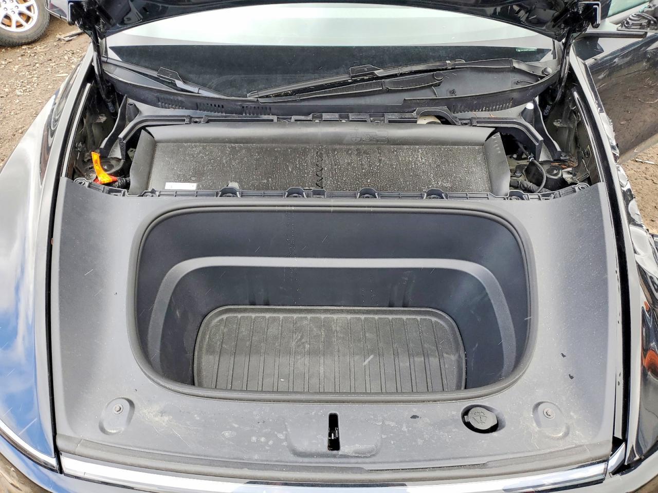 2026 Tesla Model Y - zdjęcie 11