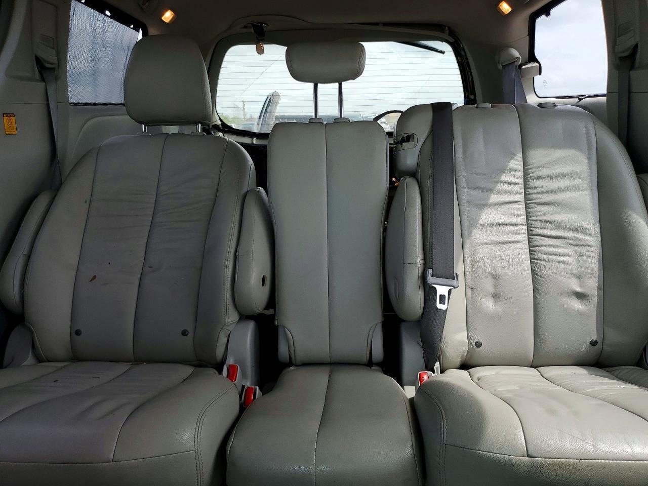 2013 Toyota Sienna Le 8-Passenger - zdjęcie 10