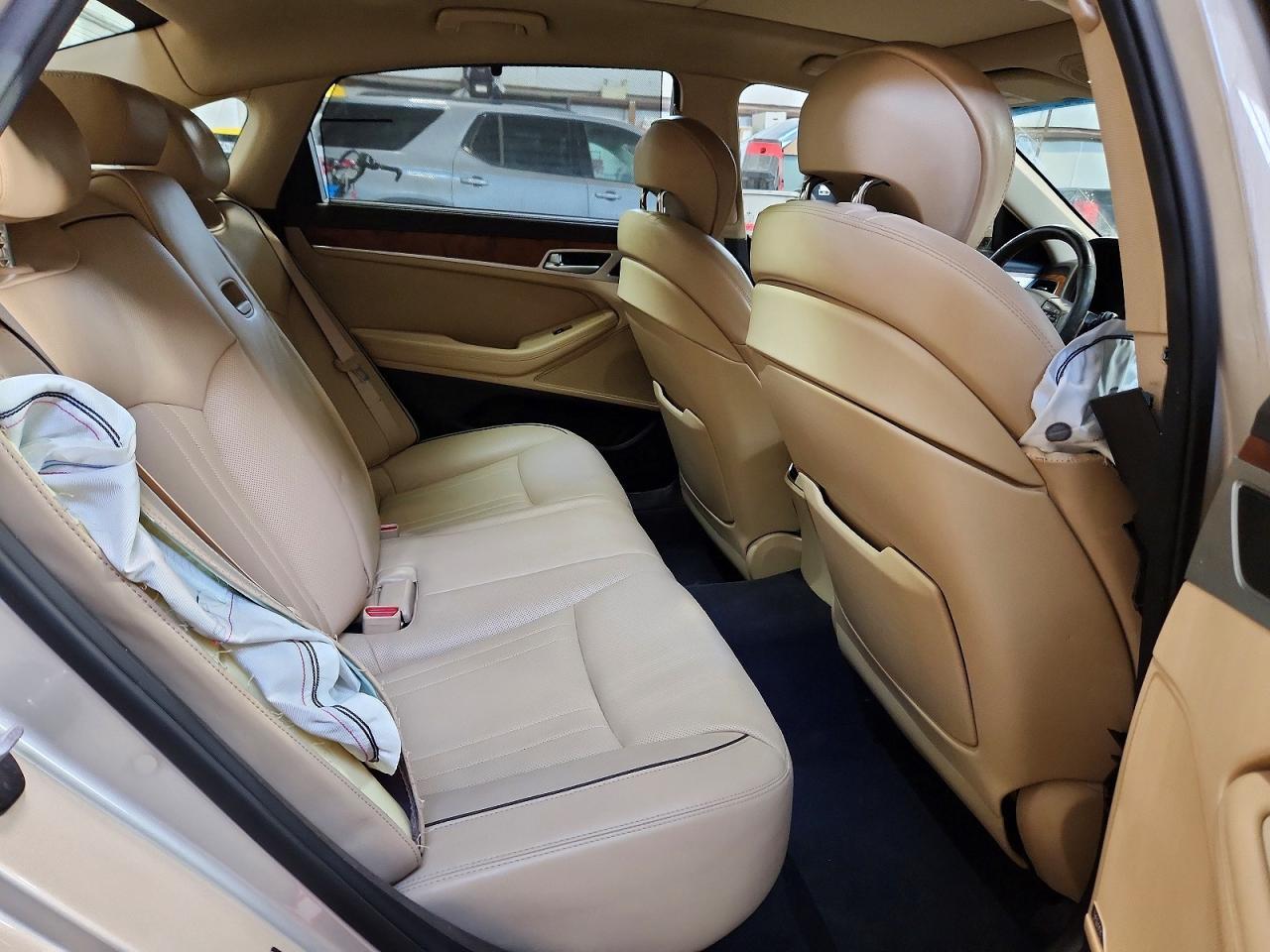 2015 Hyundai Genesis 3.8L - zdjęcie 10