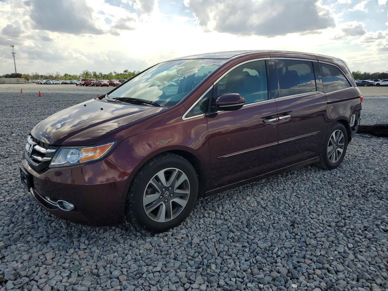 2015 Honda Odyssey Touring - zdjęcie główne