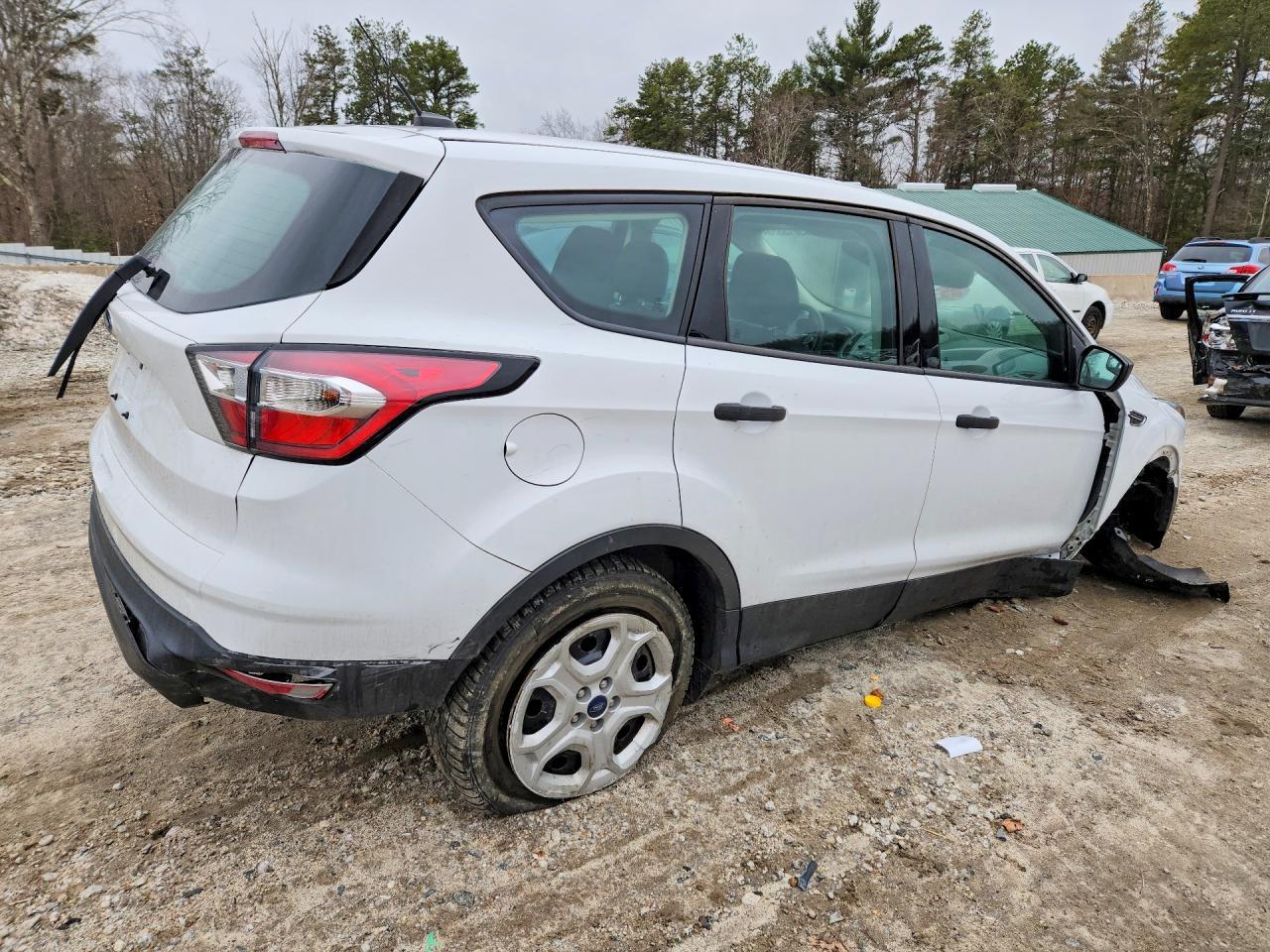 2017 Ford Escape S - zdjęcie 3