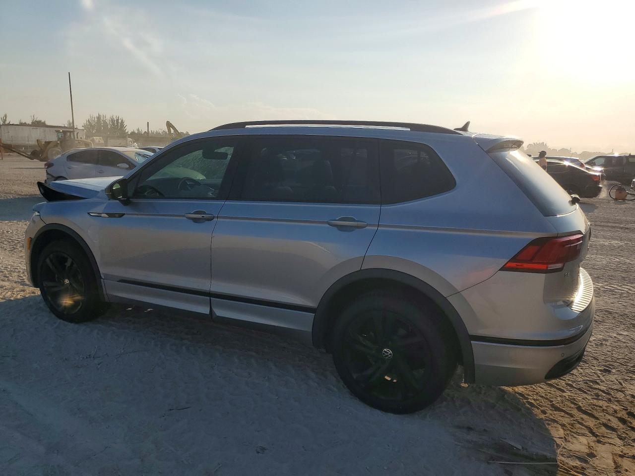 2023 Volkswagen Tiguan Se R-Line Black - zdjęcie 2