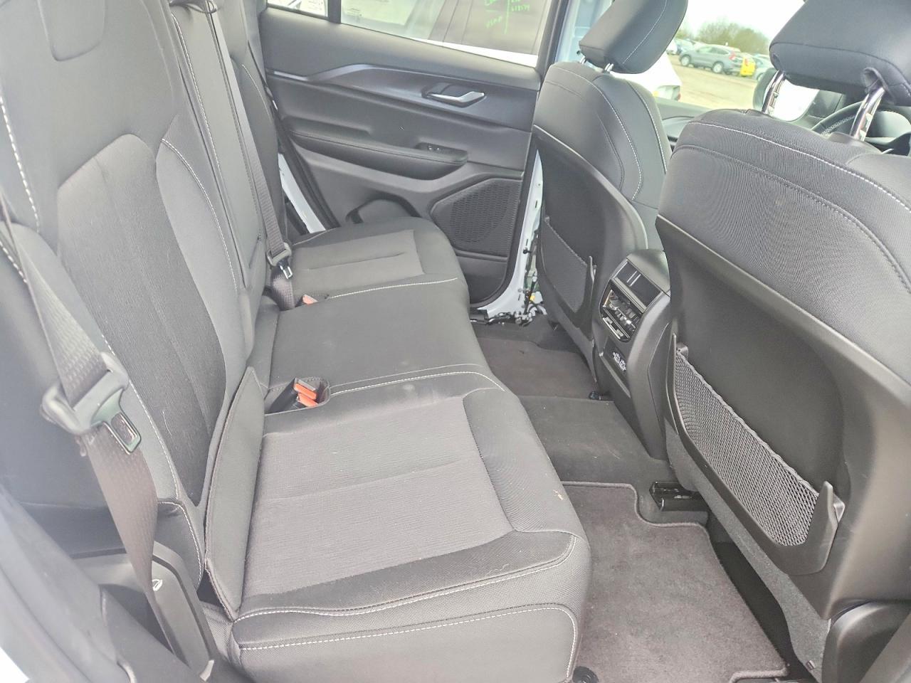 2025 Jeep Grand Cherokee Laredo - zdjęcie 11