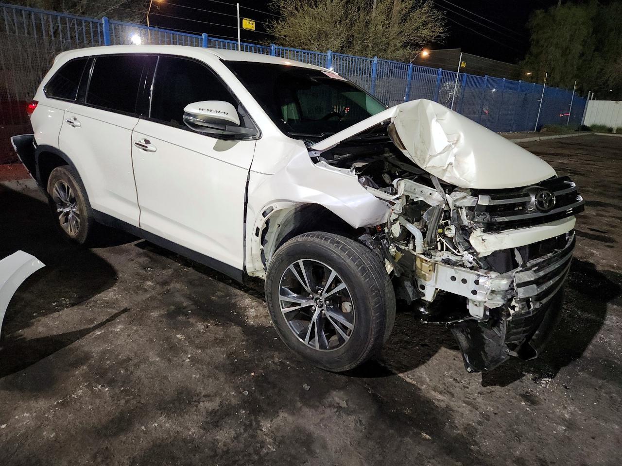 2019 Toyota Highlander Le - zdjęcie 4