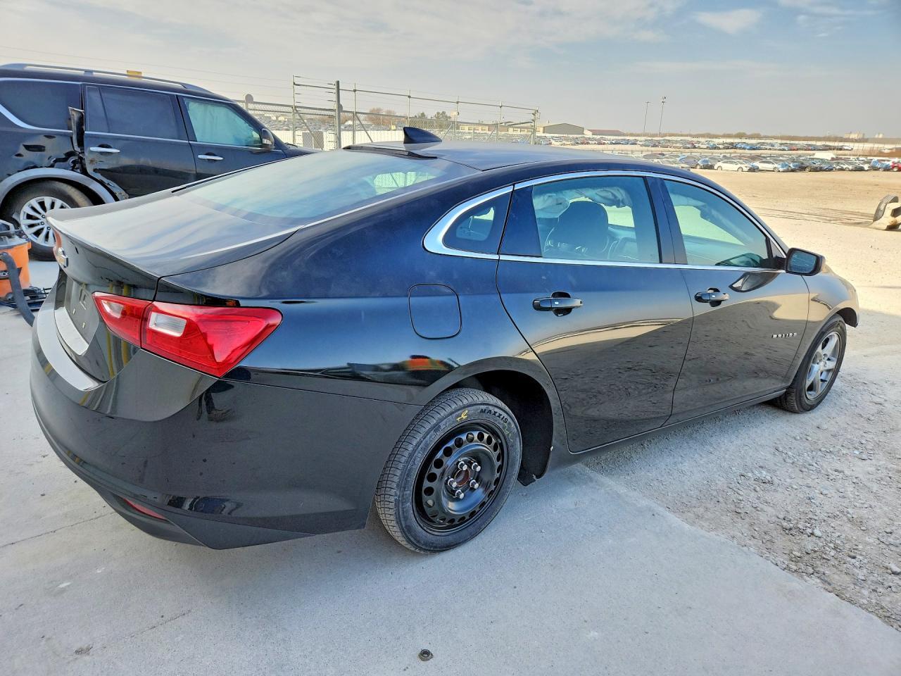 2017 Chevrolet Malibu Ls - zdjęcie 3