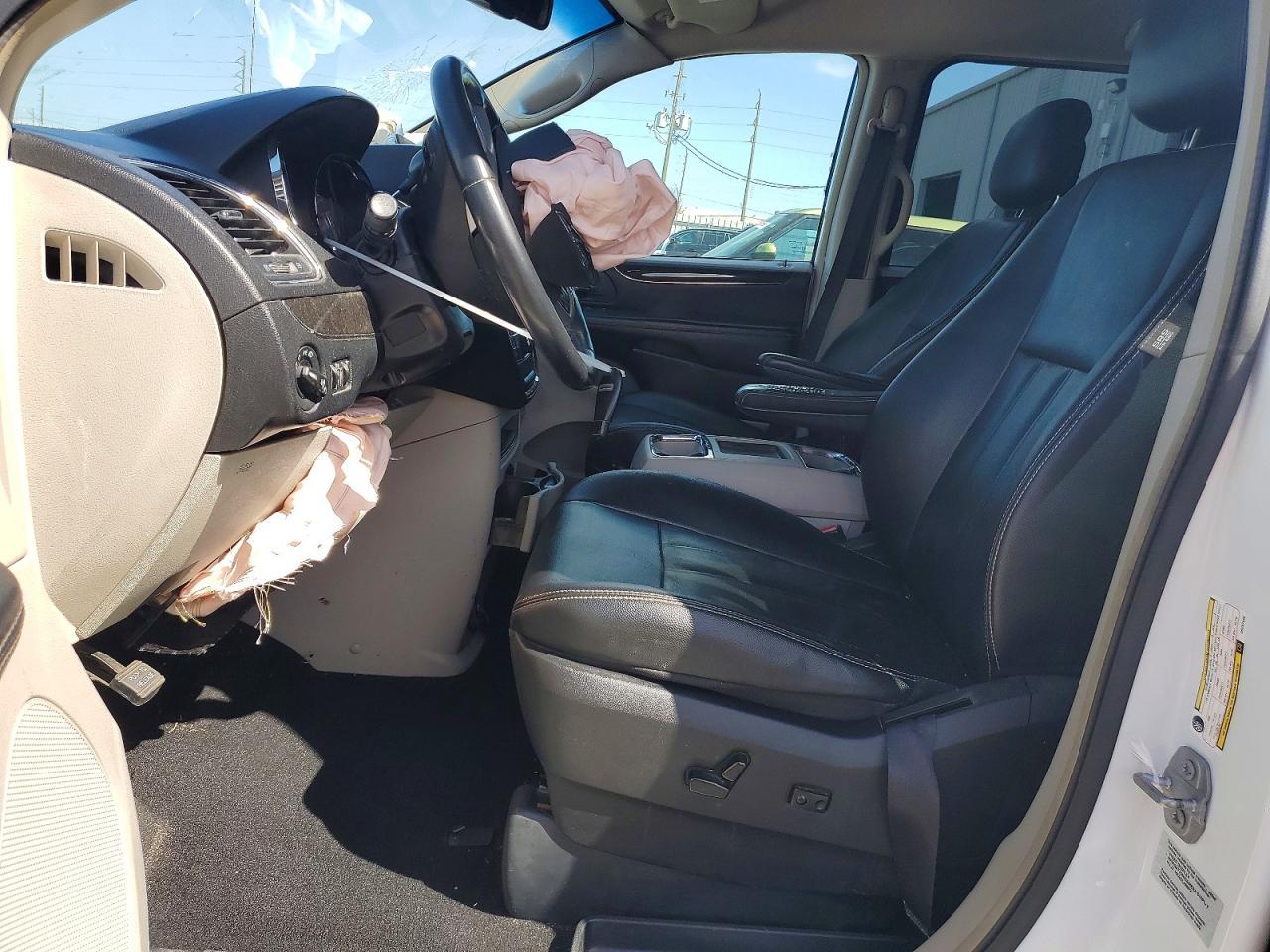 2016 Chrysler Town & Country Touring - zdjęcie 7