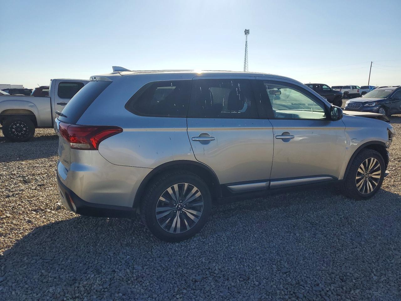 2020 Mitsubishi Outlander Es - zdjęcie 3