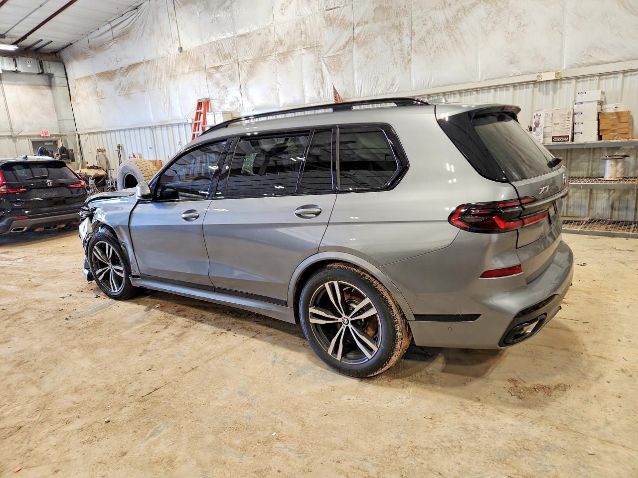 2025 BMW X7 xDrive40I - zdjęcie 2