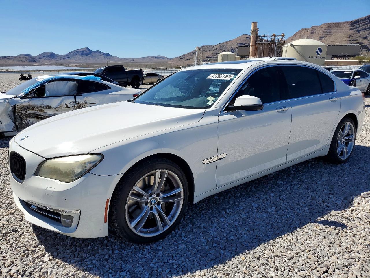 2013 BMW 750 Li - zdjęcie główne