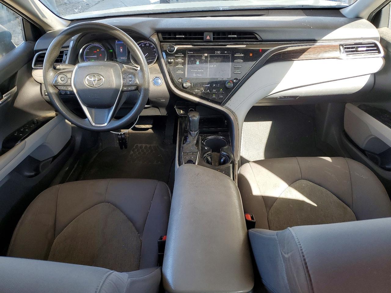 2019 Toyota Camry Hybrid Le - zdjęcie 8