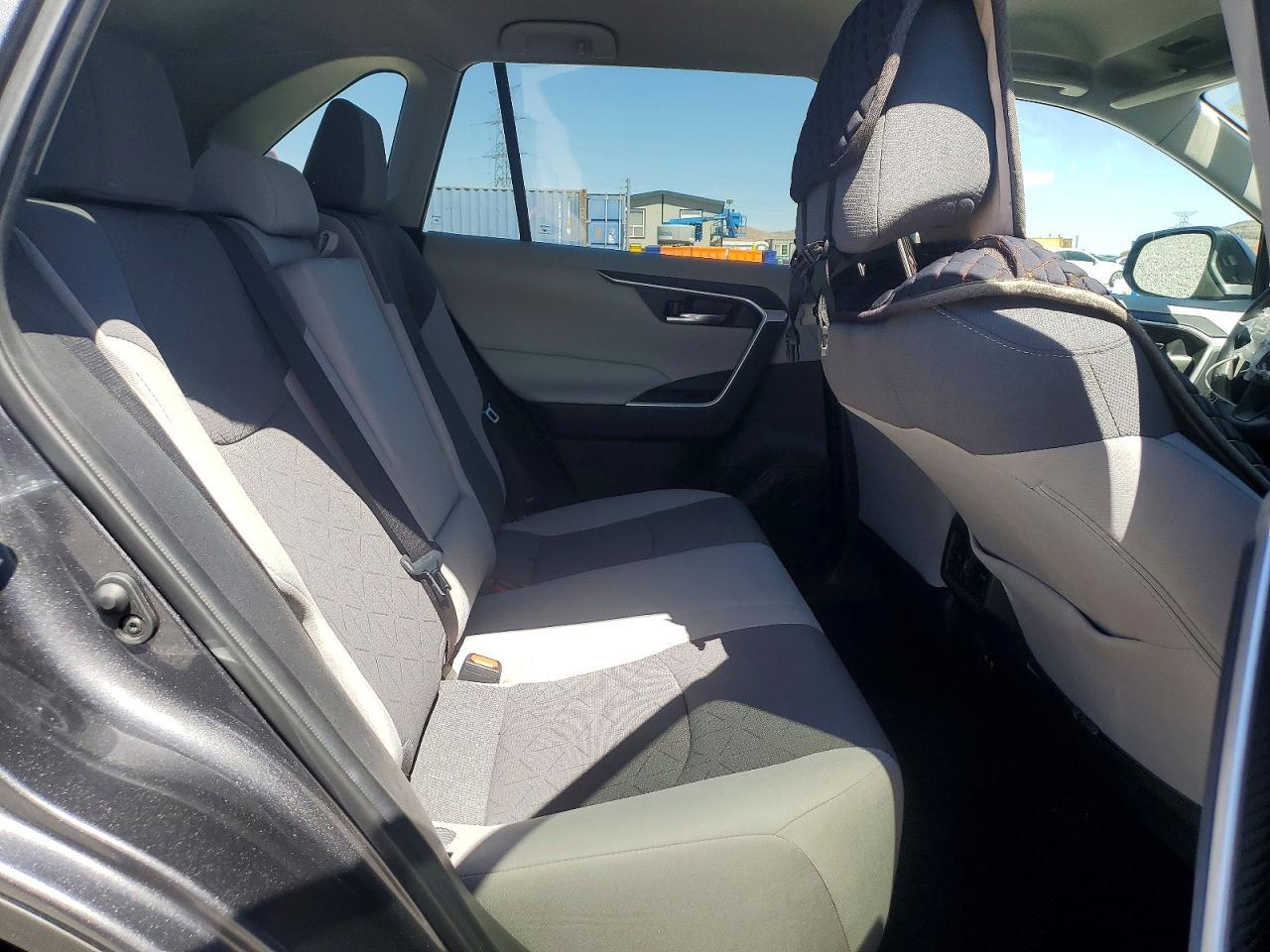 2021 Toyota Rav4 Xle - zdjęcie 11