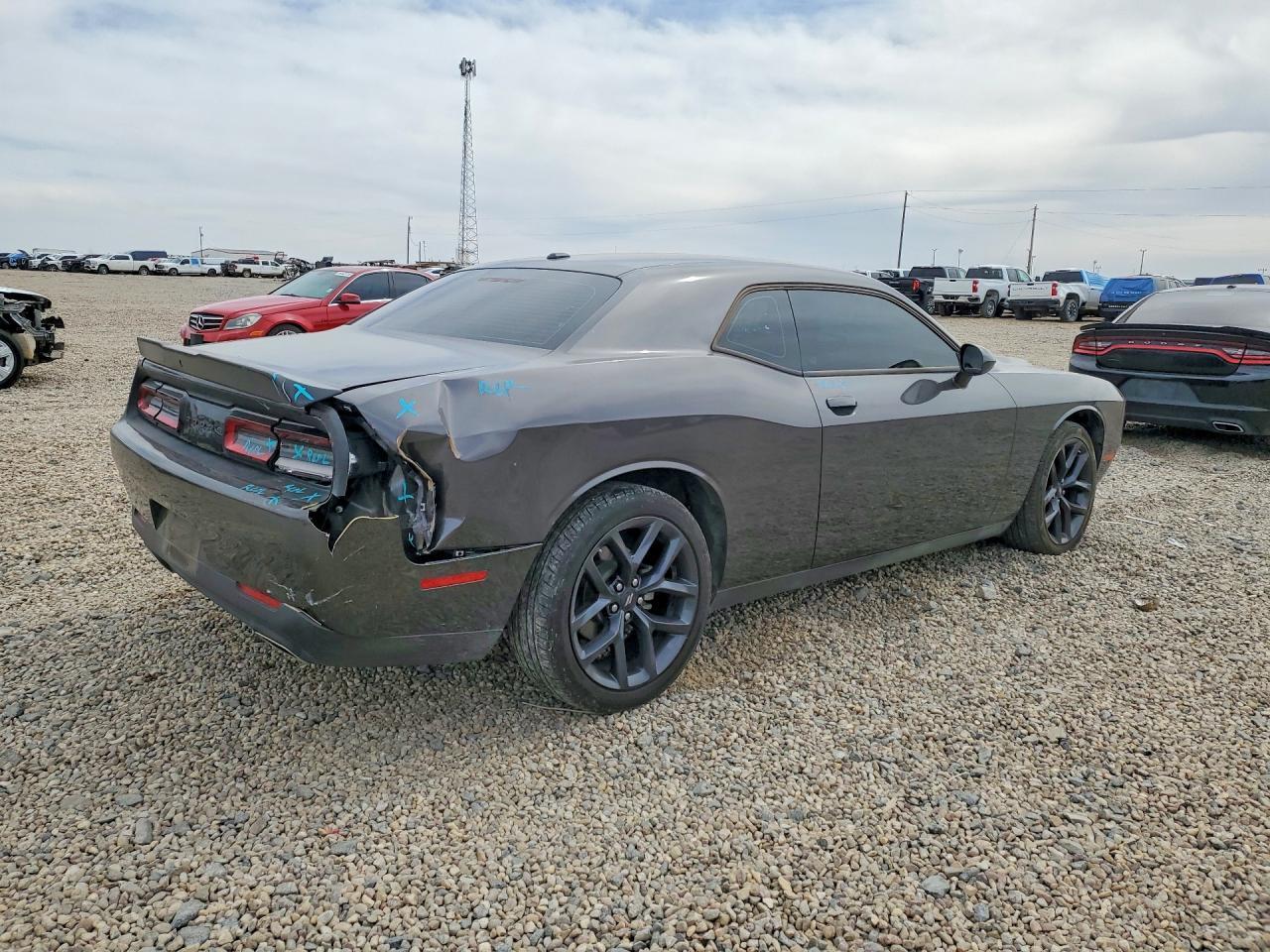 2022 Dodge Challenger Sxt - zdjęcie 3
