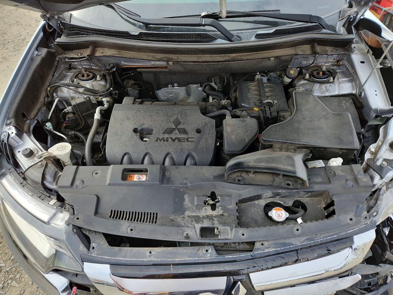 2016 Mitsubishi Outlander Es - zdjęcie 12