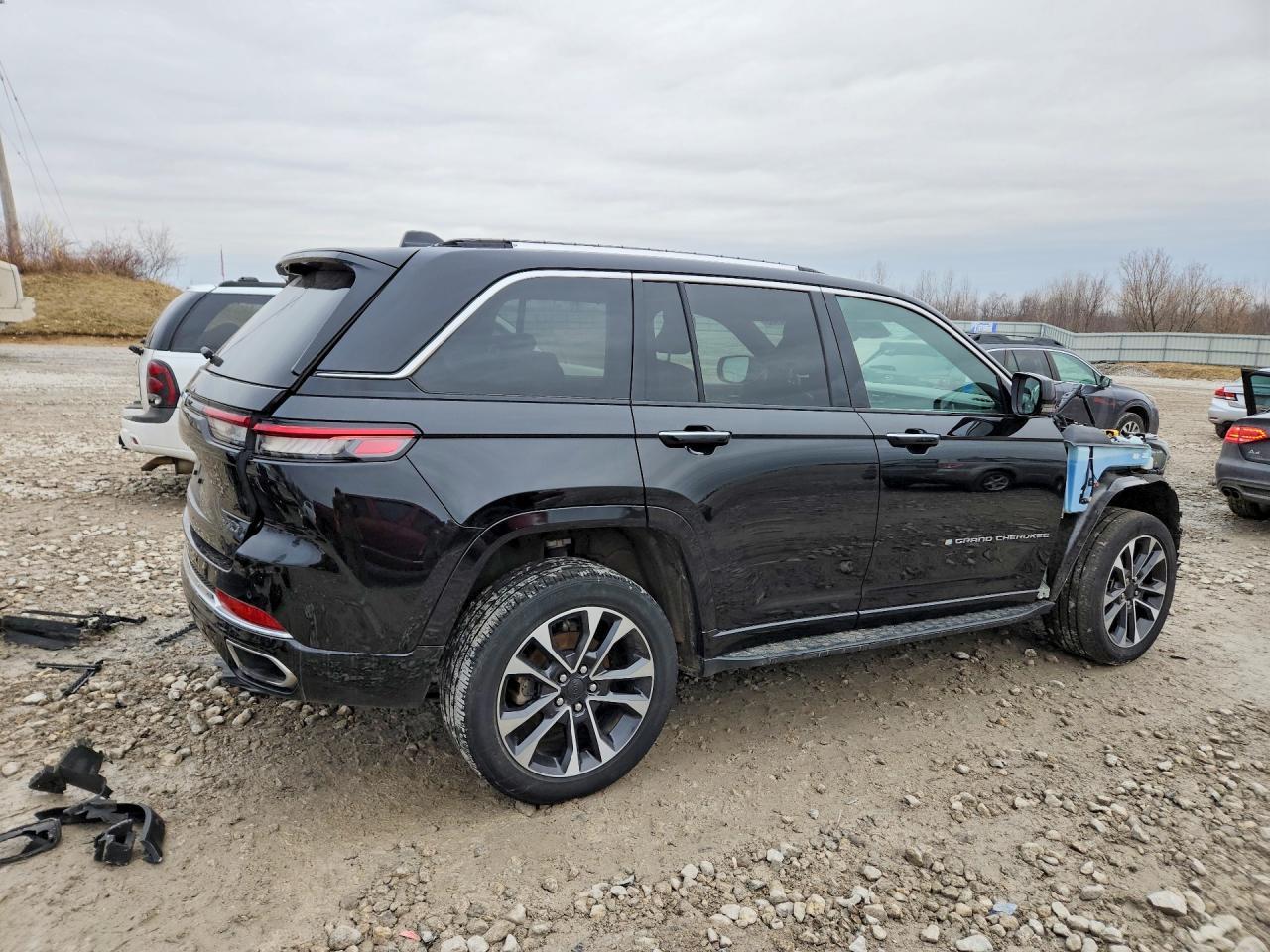 2022 Jeep Grand Cherokee Overland - zdjęcie 3
