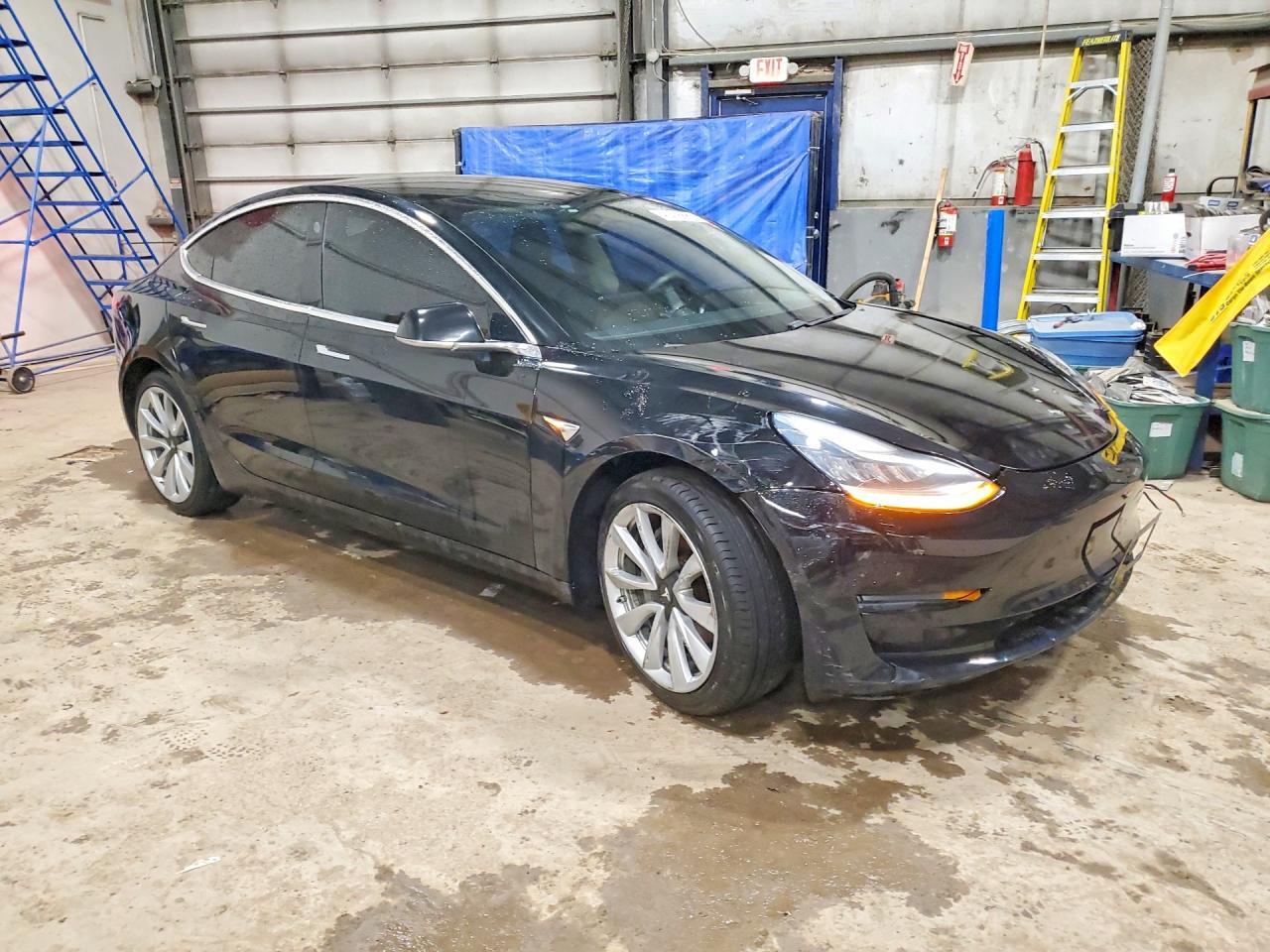 2019 Tesla Model 3 - zdjęcie 4