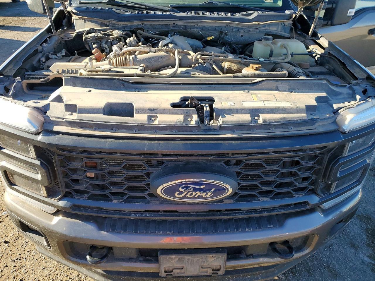 2023 Ford F350 Super Duty - zdjęcie 11