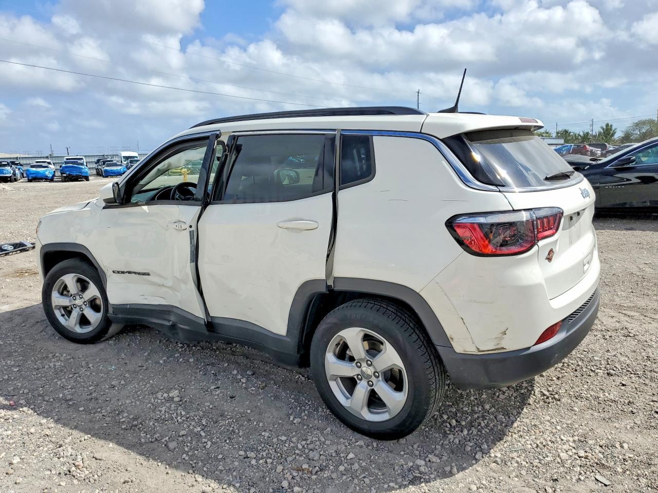2021 Jeep Compass Latitude - zdjęcie 2