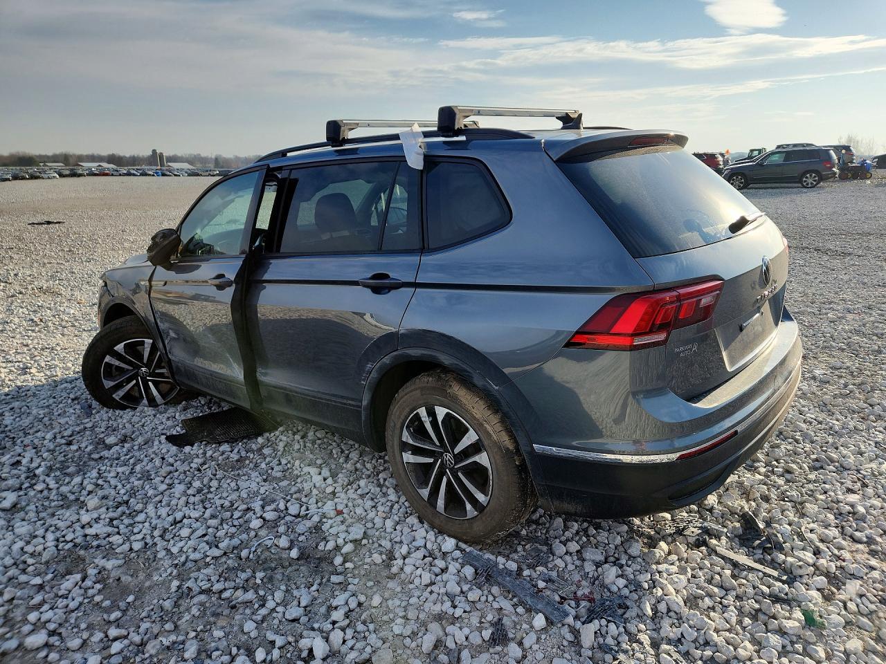 2022 Volkswagen Tiguan S - zdjęcie 2