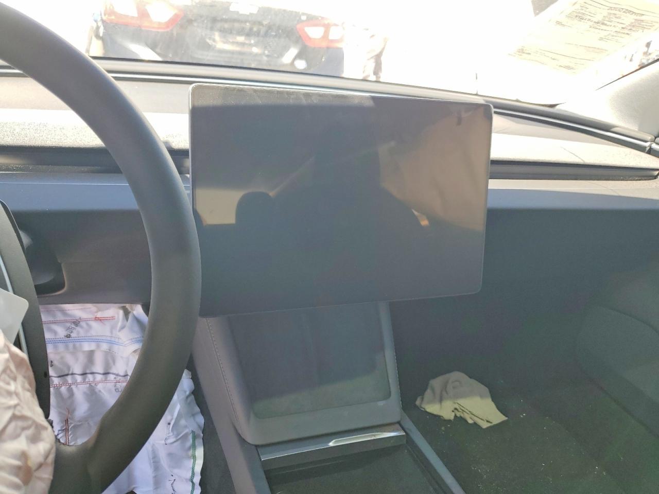 2024 Tesla Model 3 - zdjęcie 9