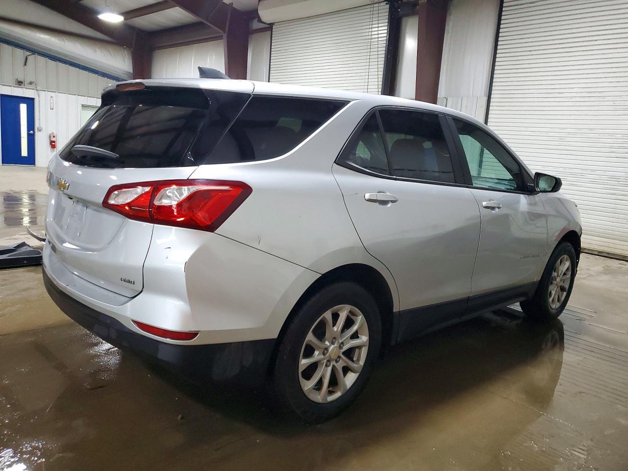 2020 Chevrolet Equinox Ls - zdjęcie 3