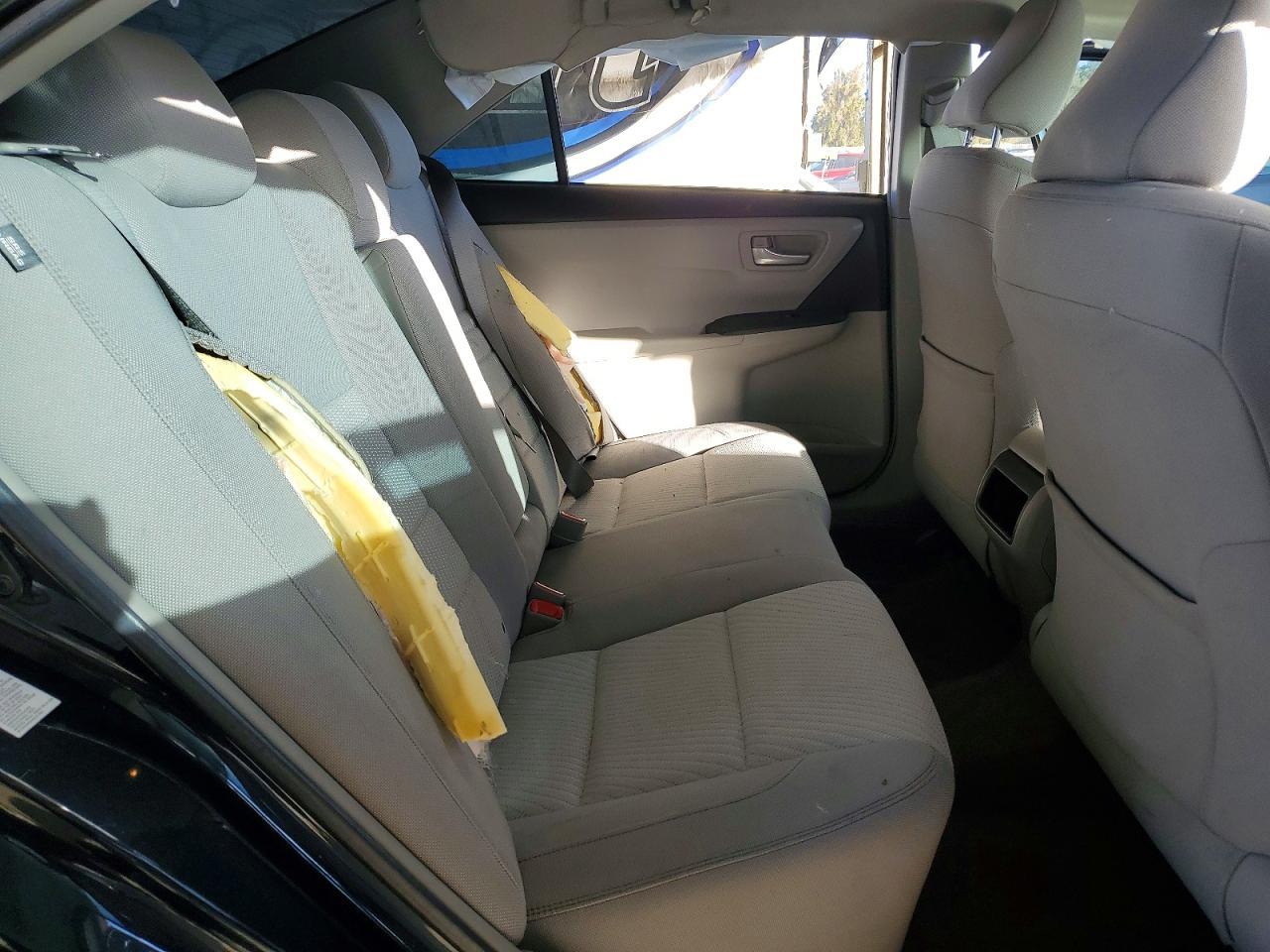 2016 Toyota Camry Le - zdjęcie 10