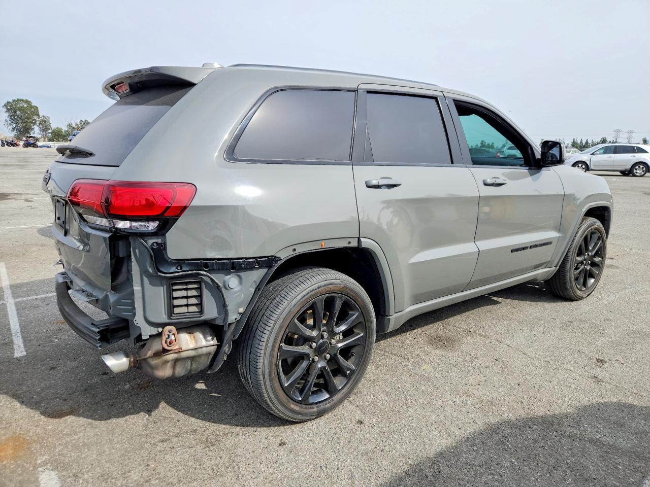 2020 Jeep Grand Cherokee Laredo - zdjęcie 3