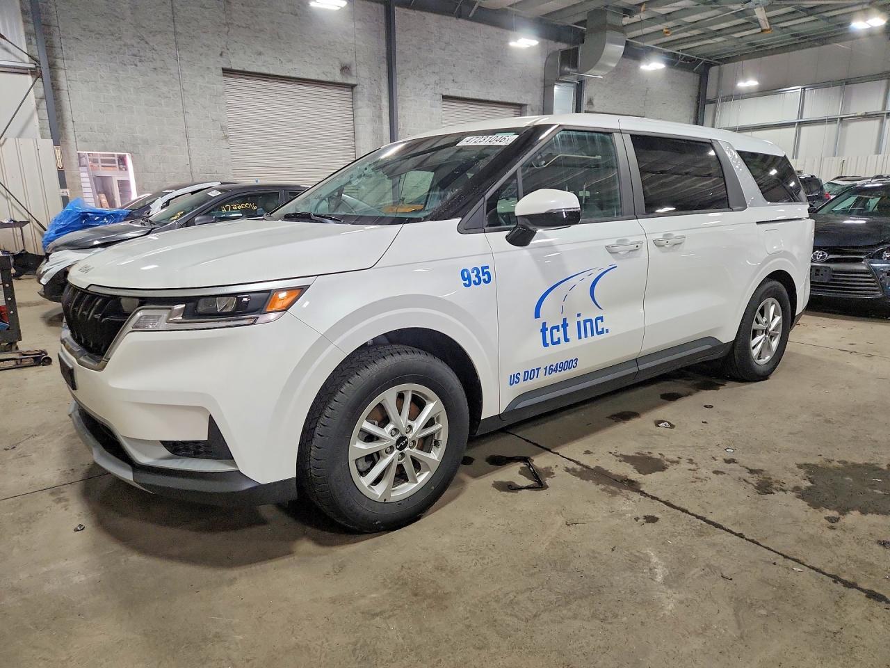 2024 Kia Carnival Lx - zdjęcie główne