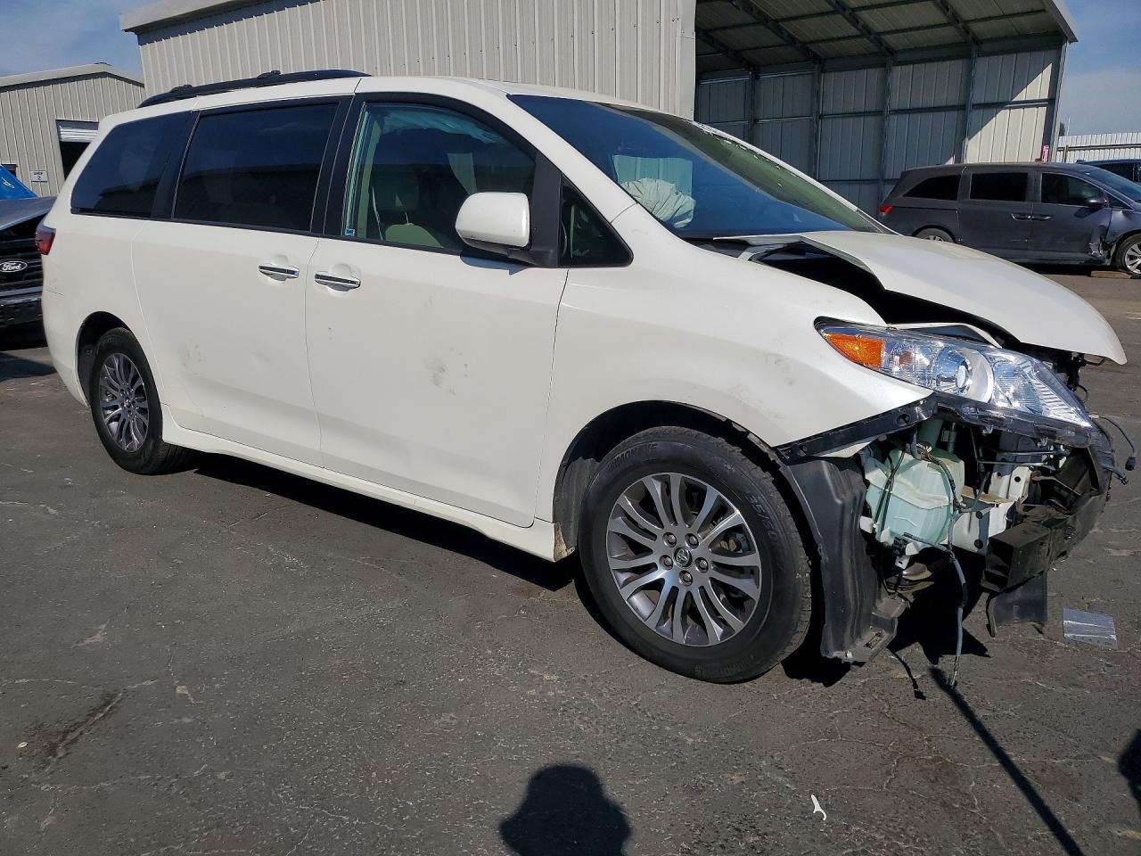 2020 Toyota Sienna Xle Premium 8-Passenger - zdjęcie 4