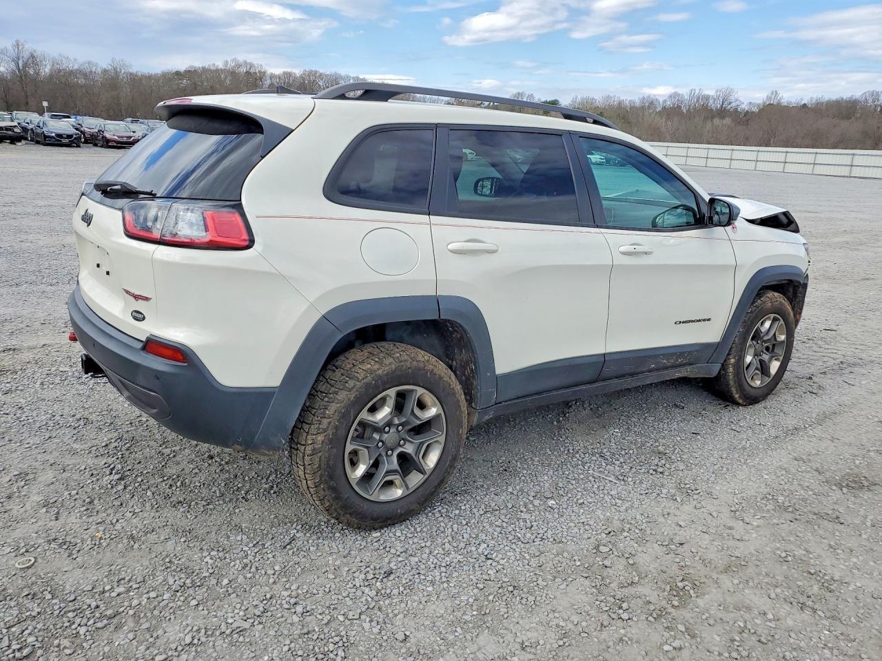 2019 Jeep Cherokee Trailhawk - zdjęcie 3