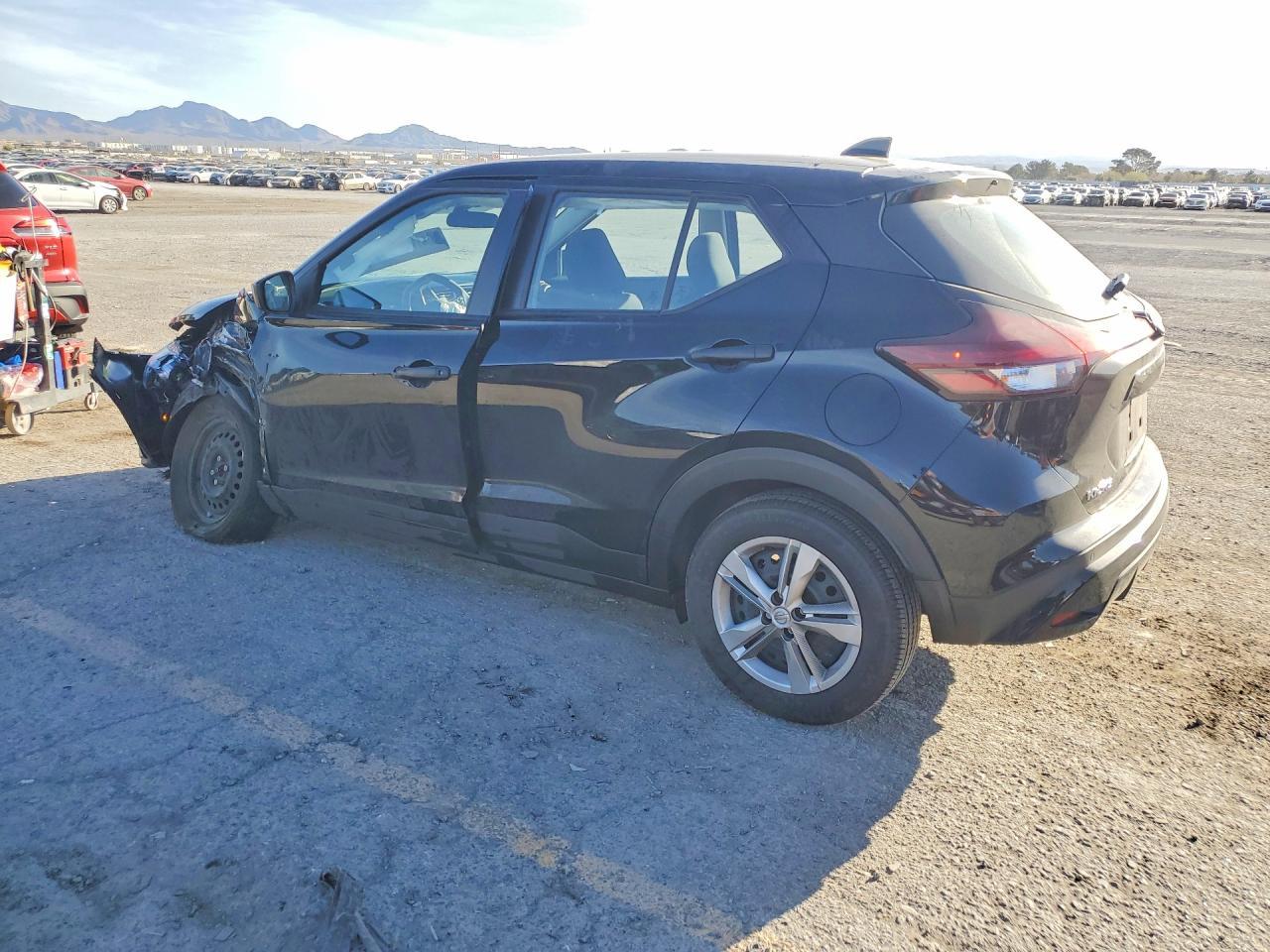 2025 Nissan Kicks Play S - zdjęcie 2