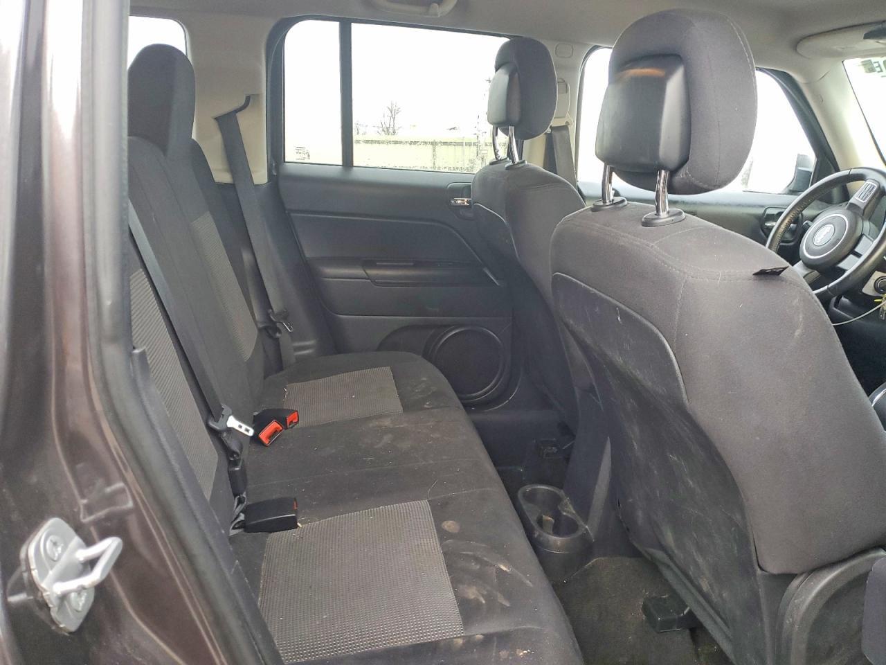 2014 Jeep Patriot Latitude - zdjęcie 11