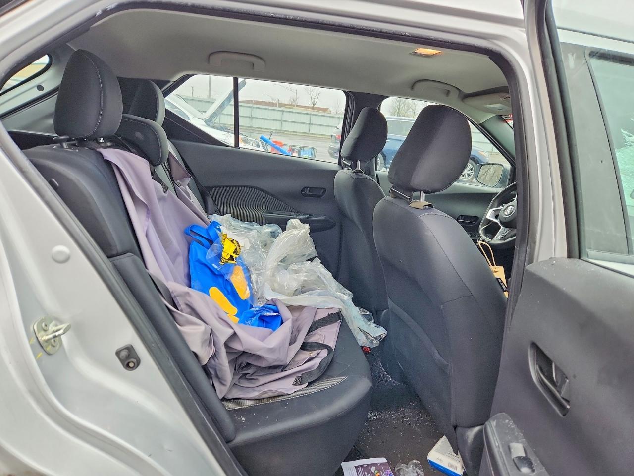 2020 Nissan Kicks S - zdjęcie 11