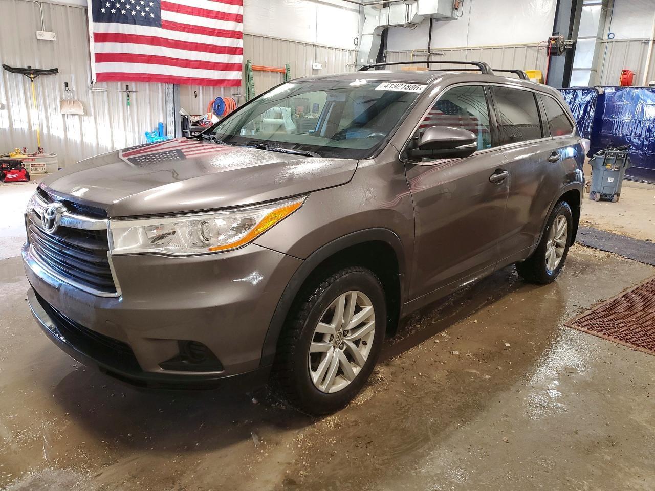 2014 Toyota Highlander Le - zdjęcie główne