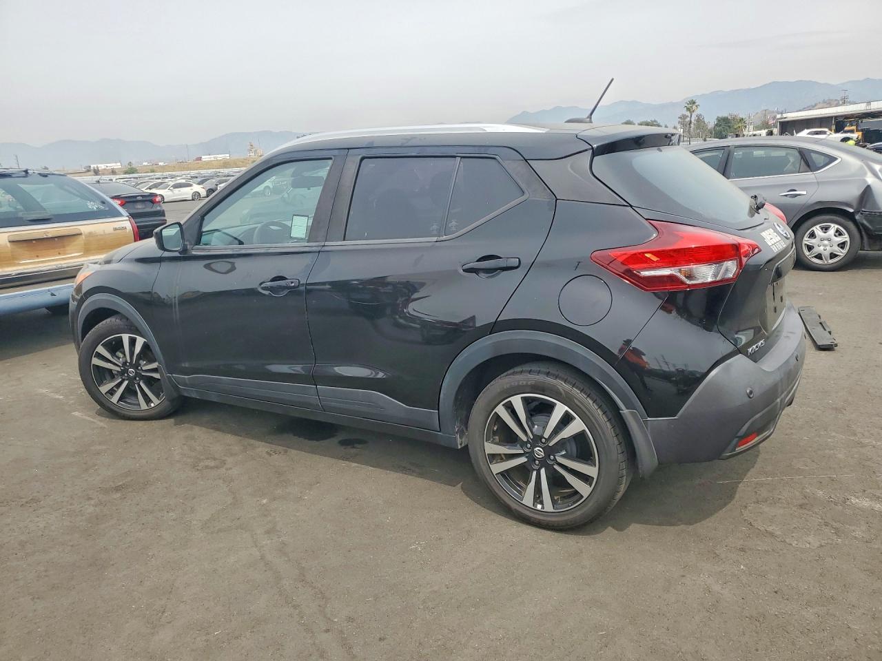 2020 Nissan Kicks Sv - zdjęcie 2
