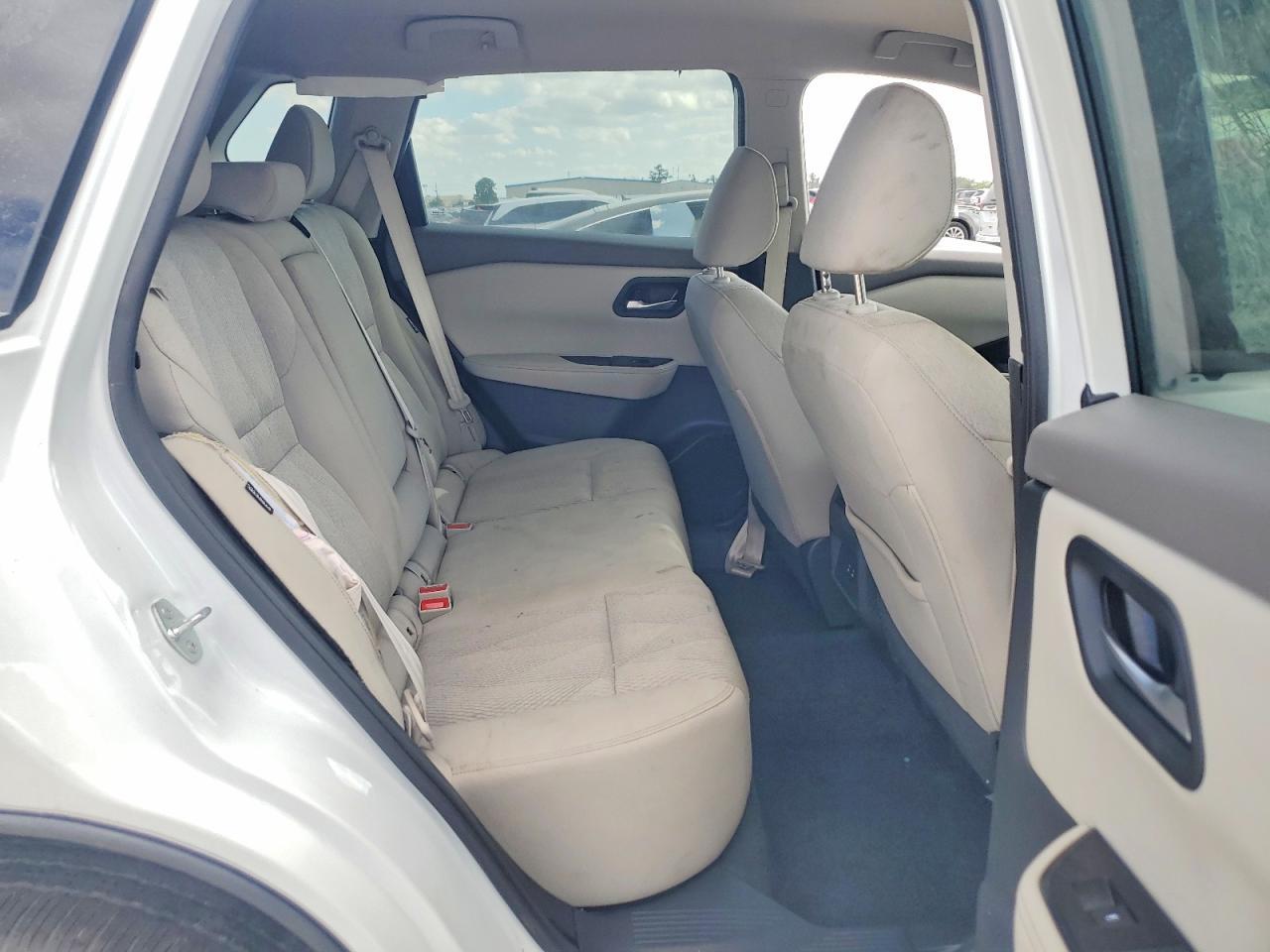 2025 Nissan Rogue Sv - zdjęcie 11