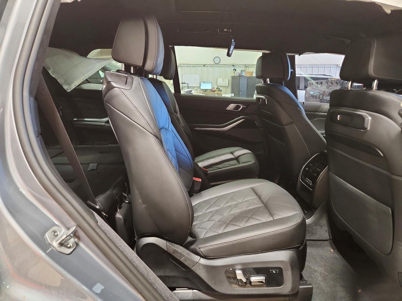 2025 BMW X7 xDrive40I - zdjęcie 11