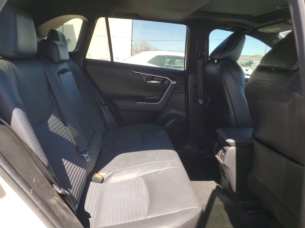 2021 Toyota Rav4 Hybrid Xse - zdjęcie 11