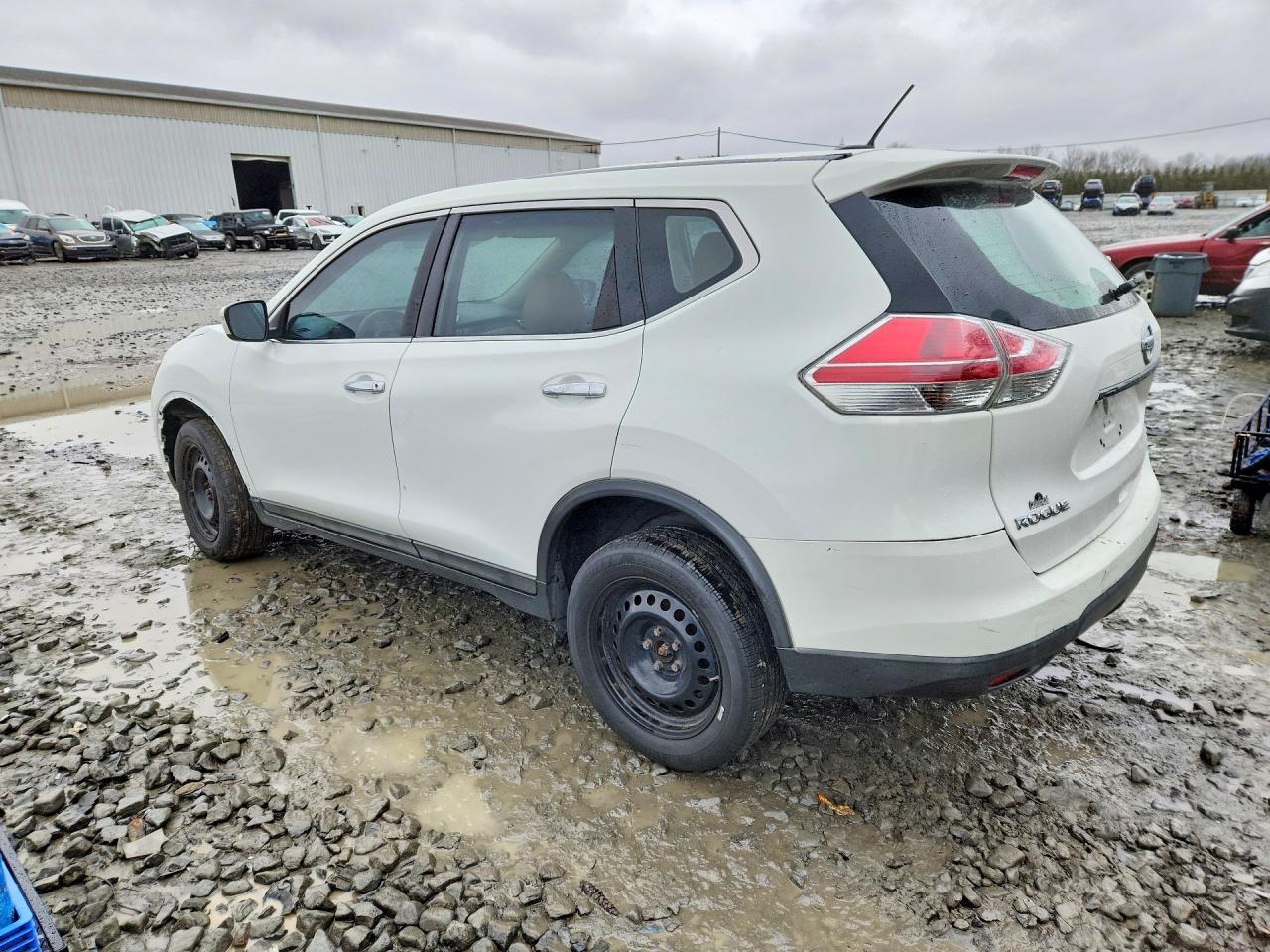 2015 Nissan Rogue S - zdjęcie 2