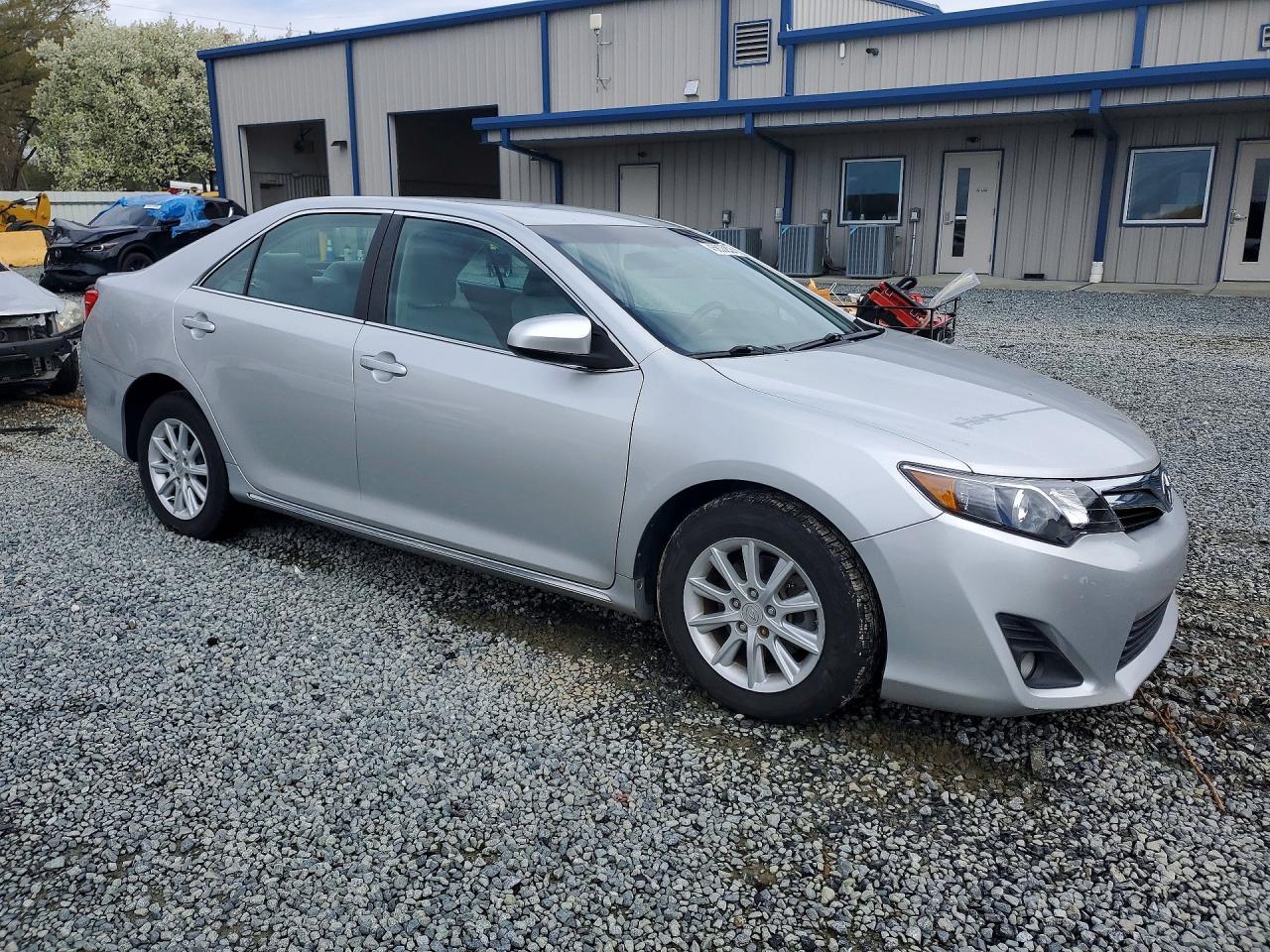 2014 Toyota Camry Le - zdjęcie 4