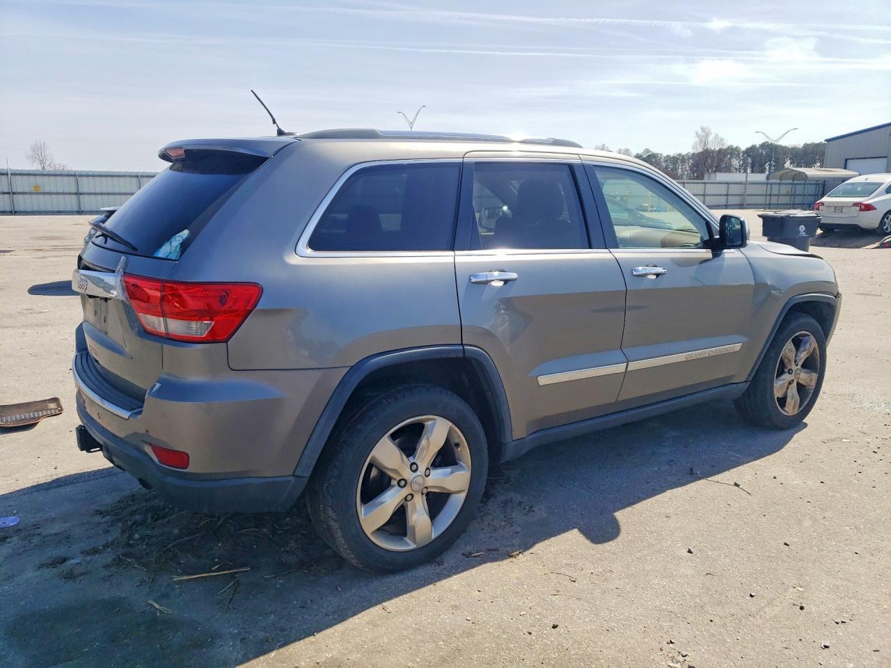 2013 Jeep Grand Cherokee Overland - zdjęcie 3
